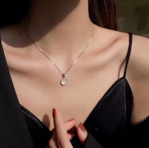 Pendentif en pierre de lune